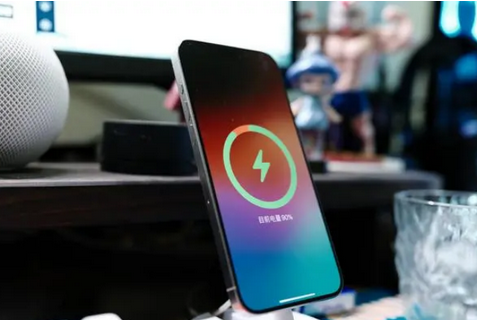 道真苹果15换屏服务分享用什么充电器给iPhone15充电更好 